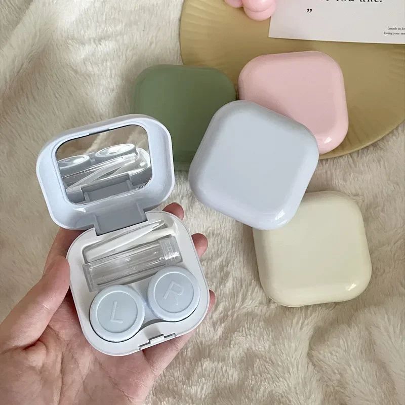 Mini estuche de lentes de contacto color crema con espejo viaje